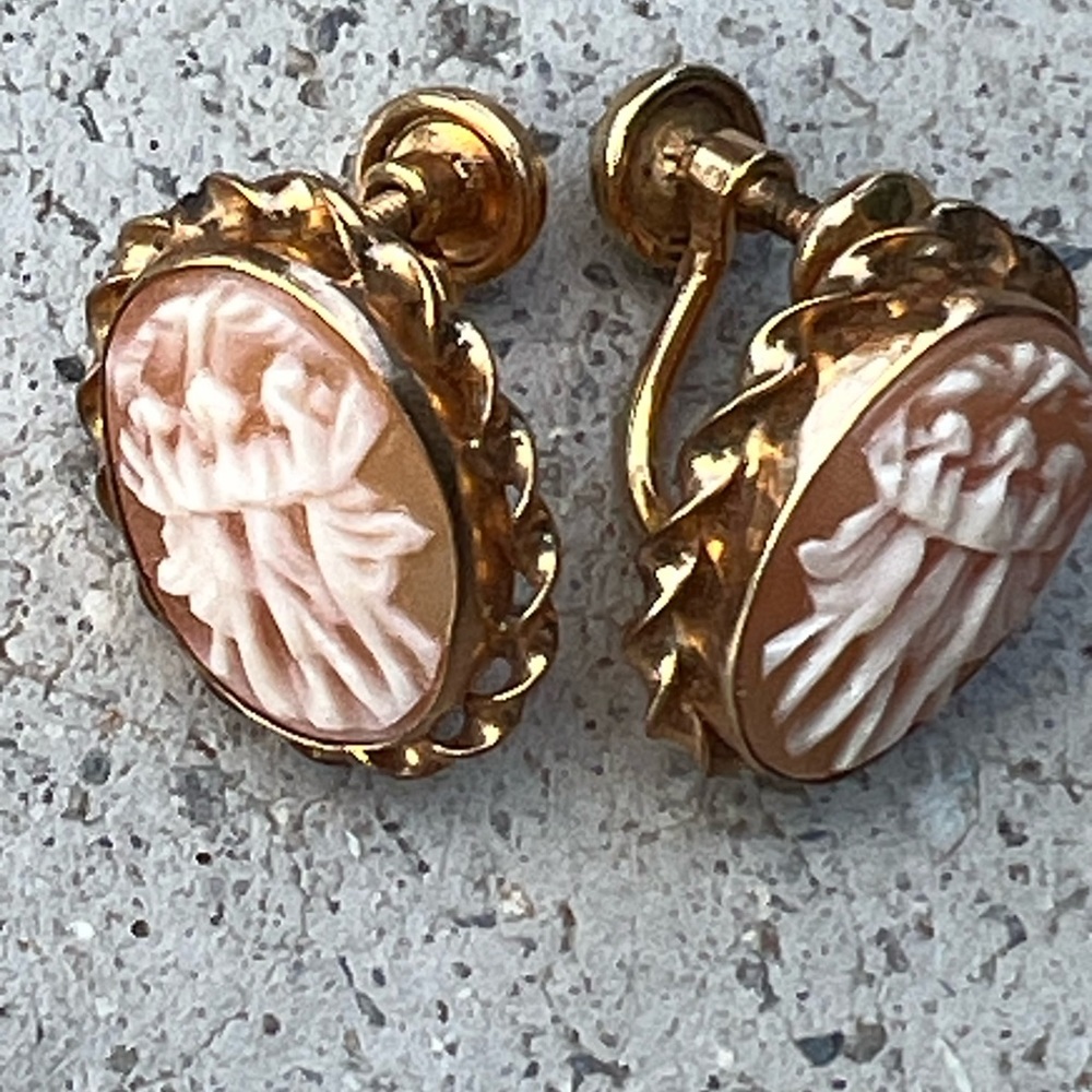 Vintage Cameo clip on earrings